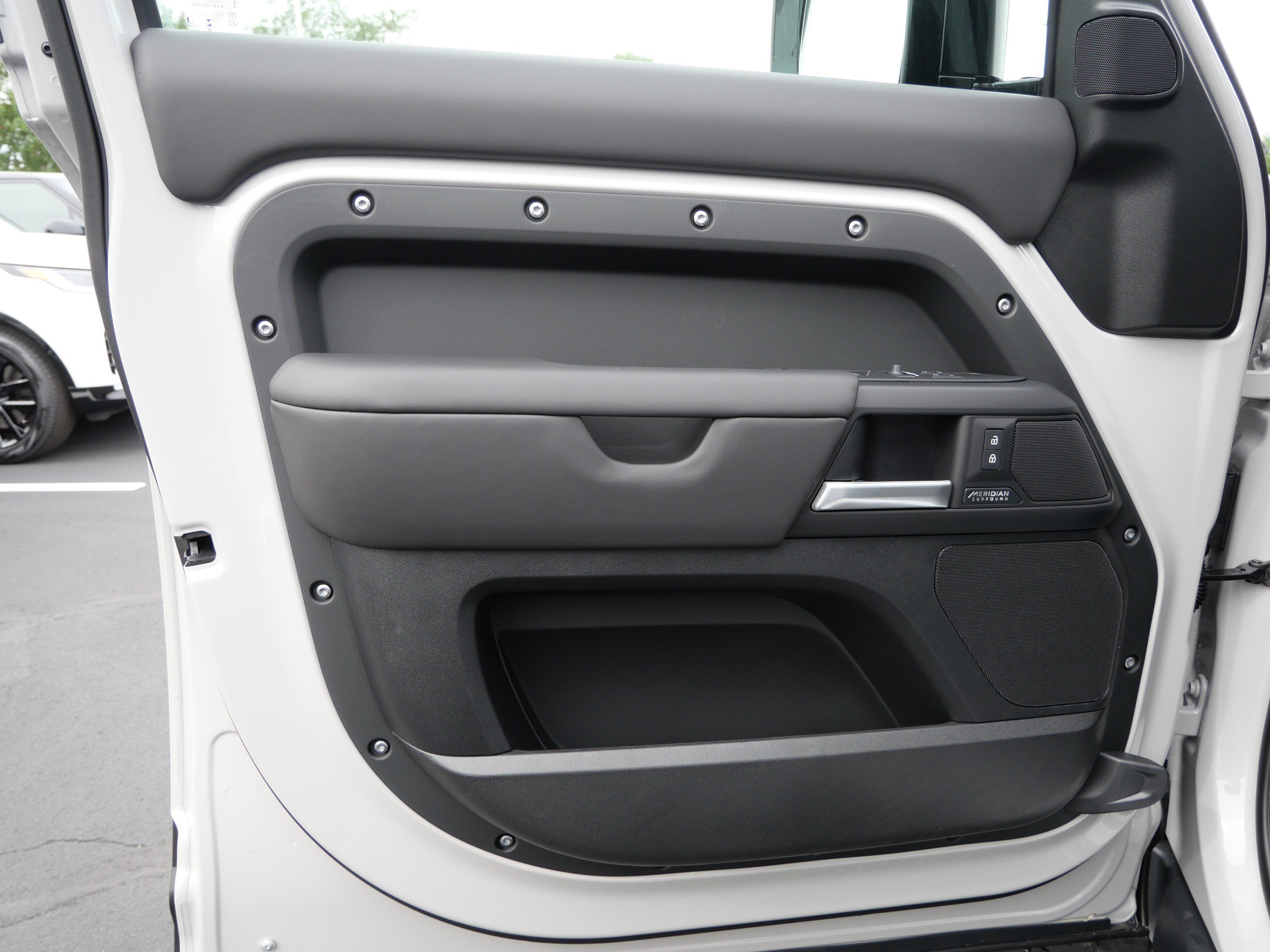 New 2026 Land Rover Defender 110 X-Dynamic SE AWD/4WD image 4