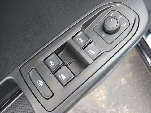 Used 2024 Volkswagen Taos SE w/ Panoramic Sunroof Package AWD/4WD image 34