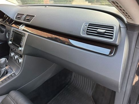 Used 2013 Volkswagen CC Executive image 38