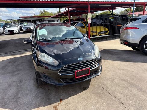 Used 2015 Ford Fiesta SE image 6