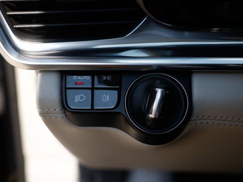 Used 2020 Porsche Panamera image 54