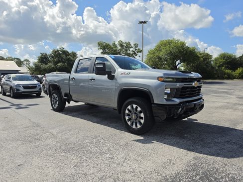 Used 2024 Chevrolet Silverado 2500 Custom w/ Custom Convenience Package AWD/4WD image 2