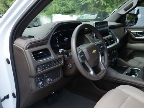 Used 2022 Chevrolet Tahoe LT w/ Luxury Package image 10