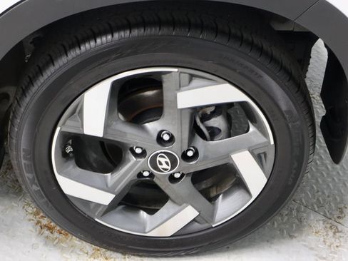 Used 2024 Hyundai Venue Limited FWD image 21