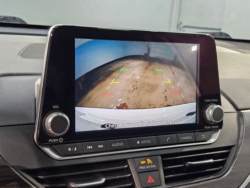 Used 2025 Nissan Altima 2.5 SV FWD image 29