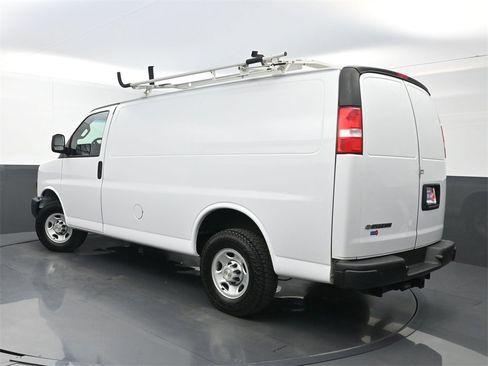Used 2022 Chevrolet Express 2500 w/ Driver Convenience Package image 18