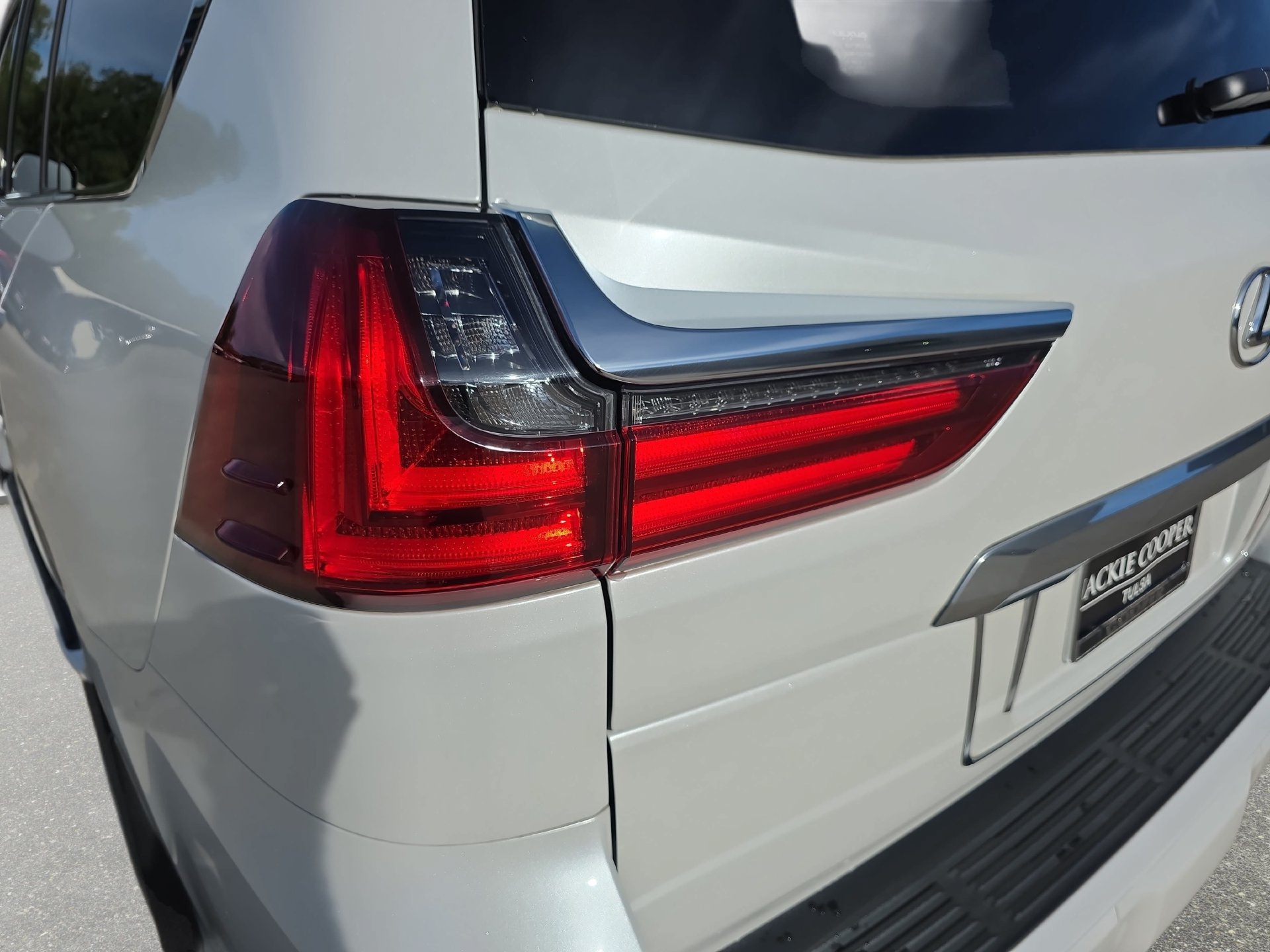 Used 2019 Lexus LX 570 4WD w/ Luxury Package image 33