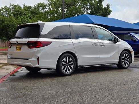 Used 2025 Honda Odyssey EX-L image 3