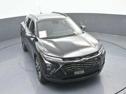 Used 2025 Chevrolet Trax RS w/ Sunroof Package image 57