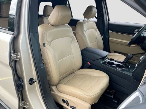 Used 2017 Ford Explorer Limited w/ Equipment Group 301A FWD image 29