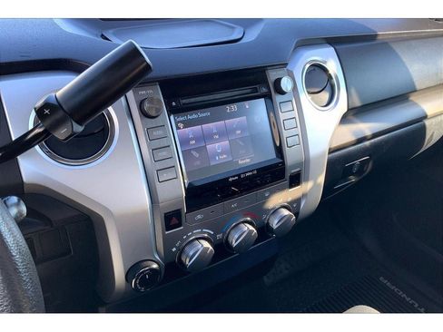 Used 2017 Toyota Tundra SR5 image 7