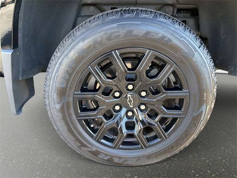 Used 2025 Chevrolet Colorado W/T w/ WT Custom Package image 10