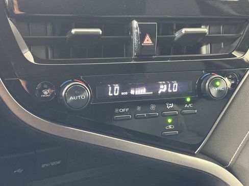 Used 2024 Toyota Camry SE image 18