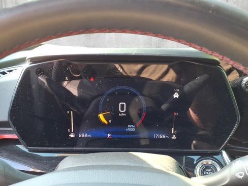 Used 2024 Chevrolet Trax RS w/ Sunroof Package FWD image 14