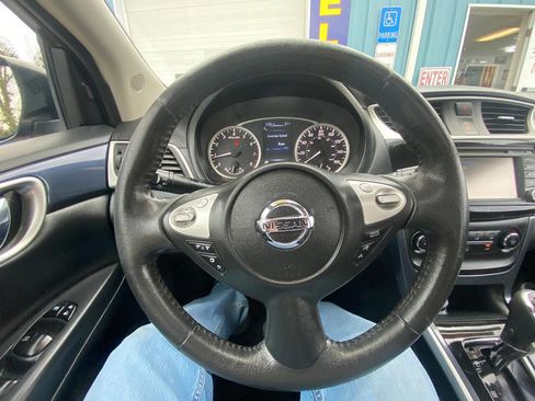 Used 2016 Nissan Sentra SR w/ SR Premium Package image 28