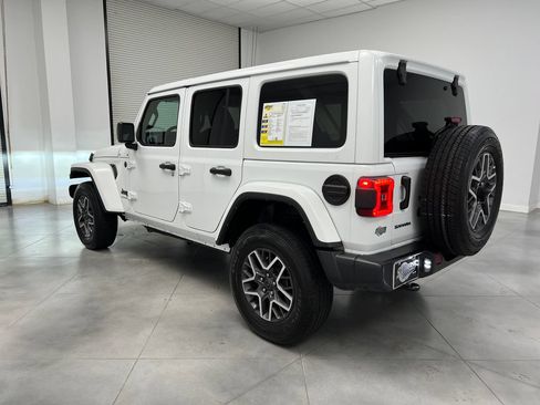Used 2025 Jeep Wrangler Unlimited Sahara AWD/4WD image 6