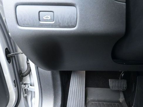 Used 2023 Volvo XC60 B5 Plus w/ Climate Package FWD image 16