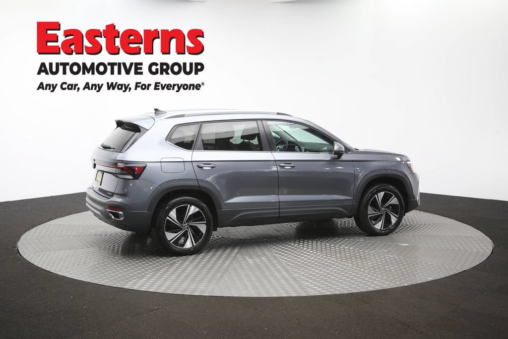 Used 2025 Volkswagen Taos SE AWD/4WD image 43