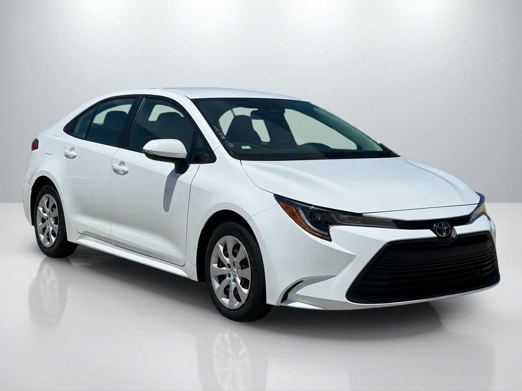 Used 2025 Toyota Corolla LE FWD image 3