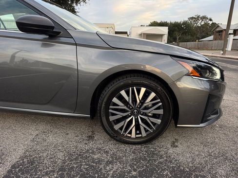 Used 2024 Nissan Altima 2.5 SV image 13
