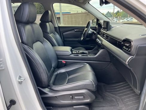 Used 2025 Honda Pilot Touring image 9