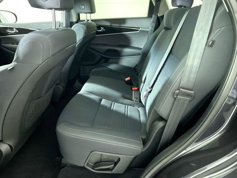 Used 2019 Kia Sorento LX w/ LX Convenience Package image 22