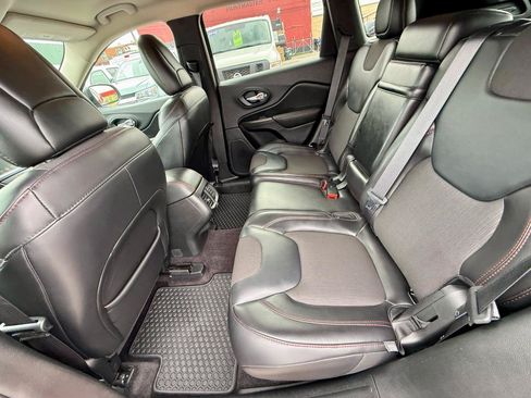 Used 2017 Jeep Cherokee Trailhawk w/ Comfort/Convenience Group AWD/4WD image 34
