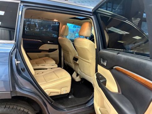 Used 2018 Toyota Highlander Limited image 34