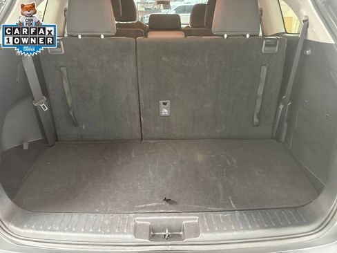 Used 2025 Toyota Highlander LE FWD image 12