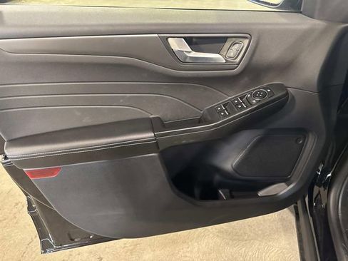 Used 2025 Ford Escape SE image 14