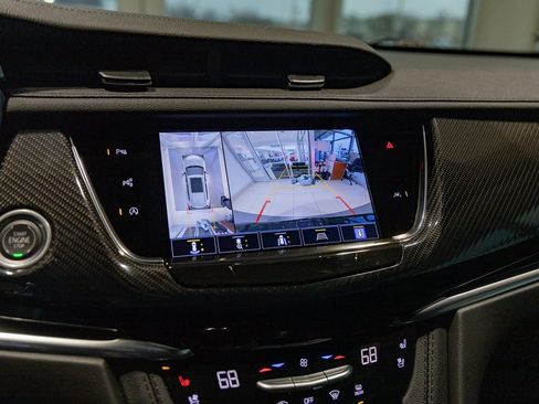 Used 2023 Cadillac XT6 Sport w/ LPO, ONYX Package image 31