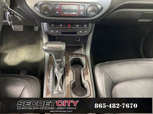 Used 2015 GMC Canyon SLT image 22