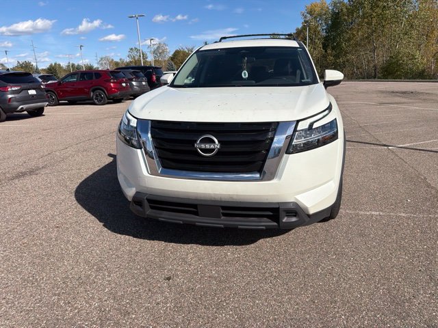 Used 2022 Nissan Pathfinder SV AWD/4WD image 2