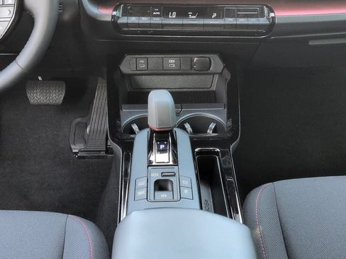 Used 2024 Toyota Prius Prime FWD image 20