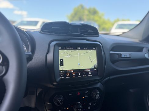 Used 2021 Jeep Renegade Latitude AWD/4WD image 18