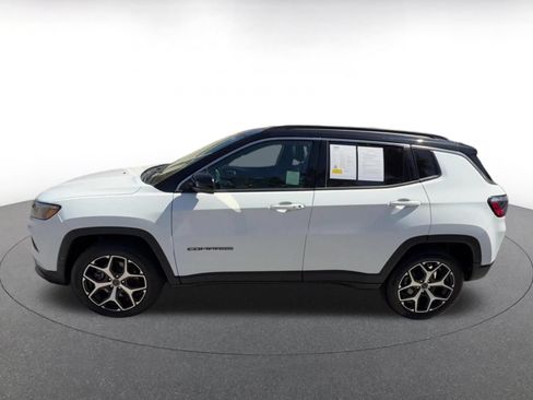 Used 2025 Jeep Compass Limited AWD/4WD image 9