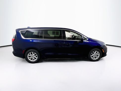 Used 2018 Chrysler Pacifica LX FWD image 4