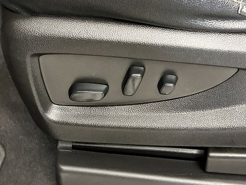 Used 2019 GMC Yukon XL SLE w/ SLE Value Package image 15