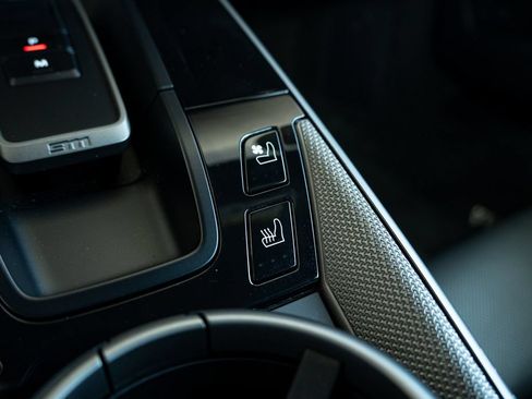 Certified 2025 Porsche 911 Carrera RWD image 13