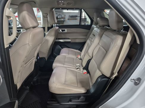 Used 2023 Ford Explorer Limited AWD/4WD image 25