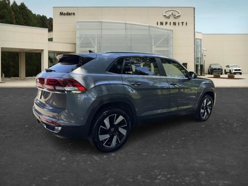 Used 2025 Volkswagen Atlas Cross Sport SE FWD image 6