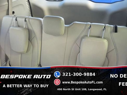 Used 2018 Chrysler Pacifica Touring-L FWD image 9