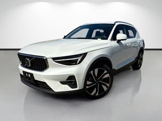 Used 2025 Volvo XC40 B5 Ultra video 1