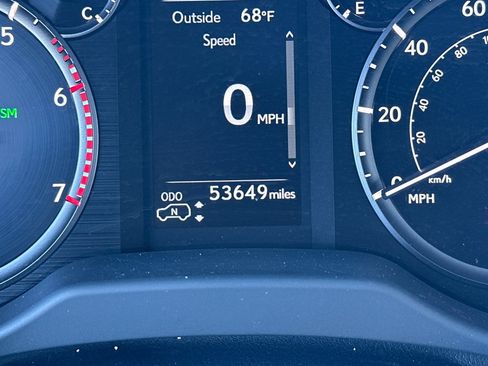 Used 2022 Lexus GX 460 Luxury w/ Off Road Package AWD/4WD image 25