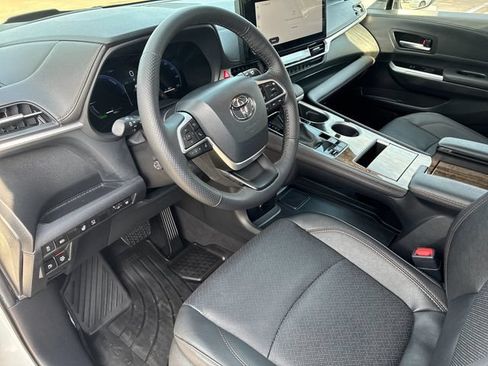 Used 2026 Toyota Sienna Platinum AWD/4WD image 11