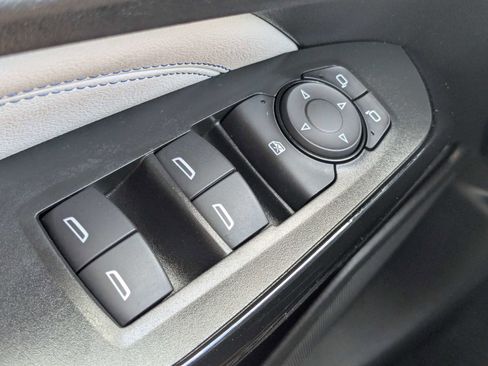 Used 2025 Chevrolet Trax LT w/ LT Convenience Package FWD image 29