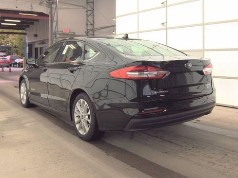 Used 2019 Ford Fusion SE FWD image 4