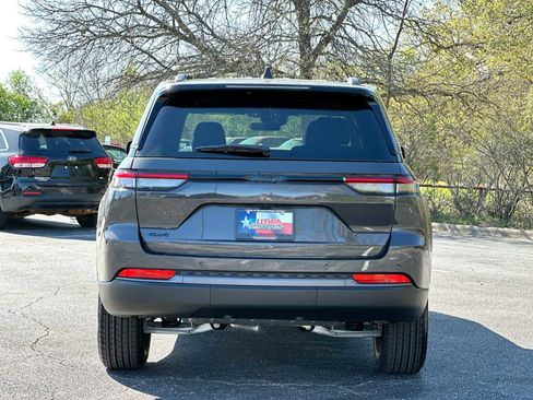 New 2026 Jeep Grand Cherokee Altitude AWD/4WD image 14