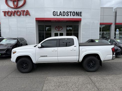 Used 2022 Toyota Tacoma SR5 w/ Black Out Package (TMS) AWD/4WD image 2