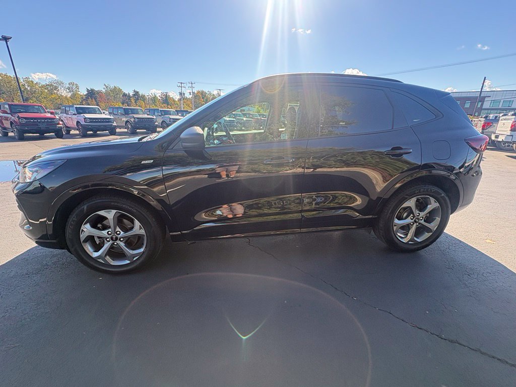 Used 2023 Ford Escape ST-Line w/ Tech Pack #1 AWD/4WD image 2